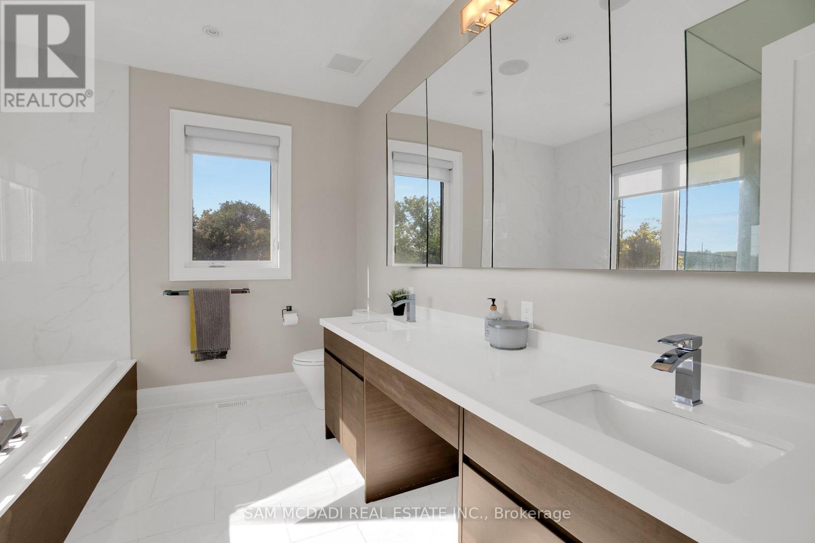 1196 Strathy Avenue, Mississauga, Ontario  L5E 2K6 - Photo 21 - W13025934