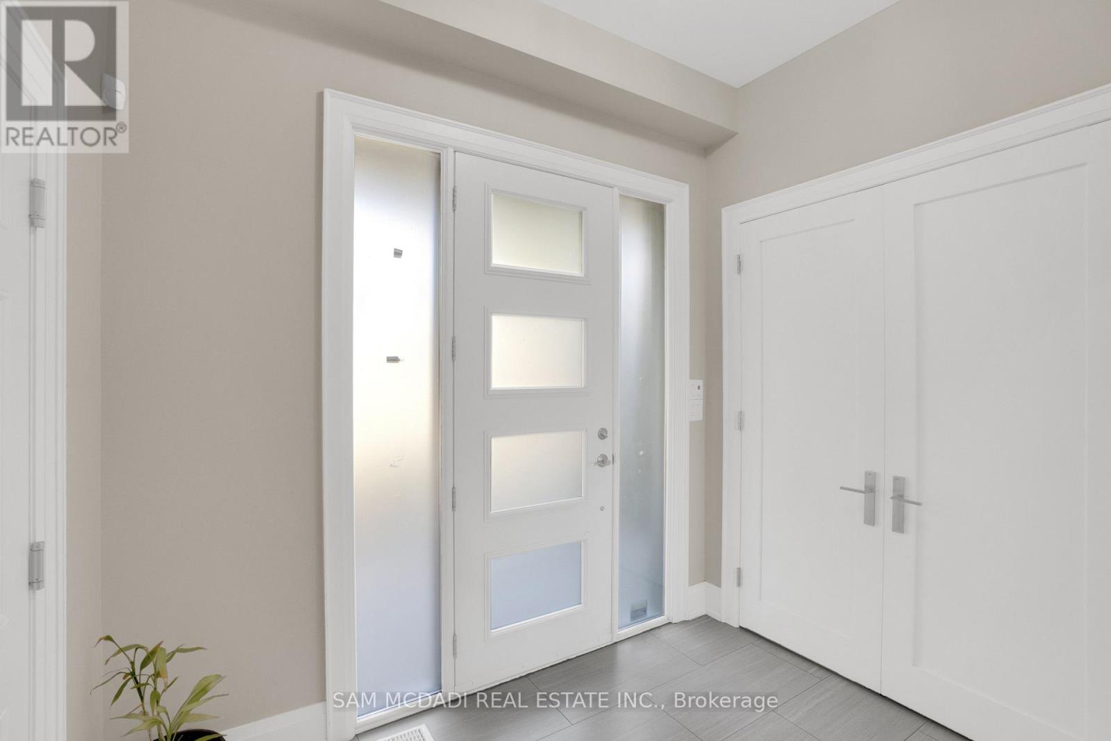 1196 Strathy Avenue, Mississauga, Ontario  L5E 2K6 - Photo 3 - W13025934