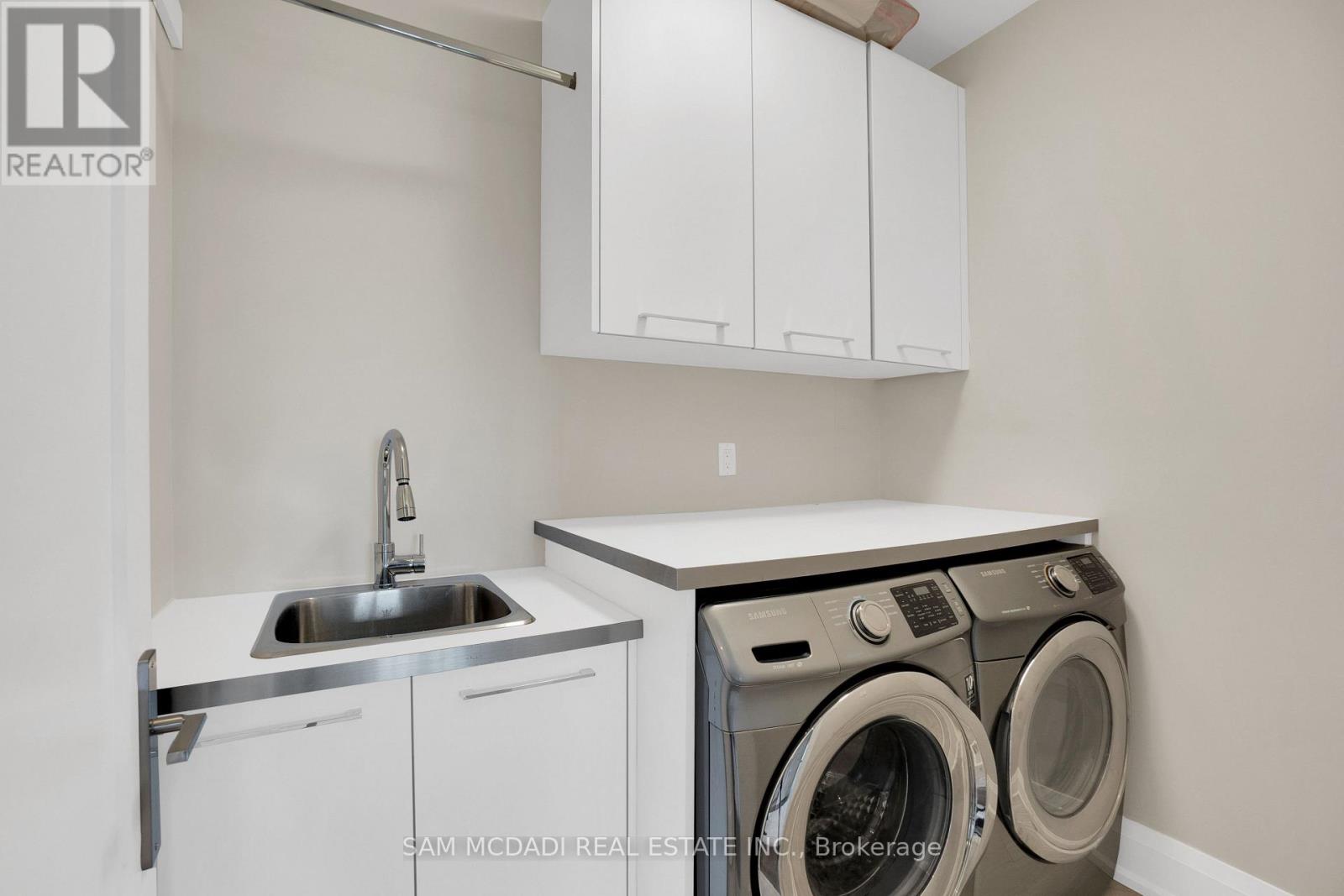 1196 Strathy Avenue, Mississauga, Ontario  L5E 2K6 - Photo 31 - W13025934