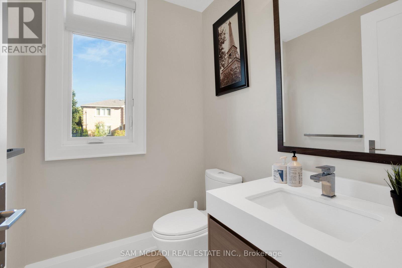 1196 Strathy Avenue, Mississauga, Ontario  L5E 2K6 - Photo 5 - W13025934