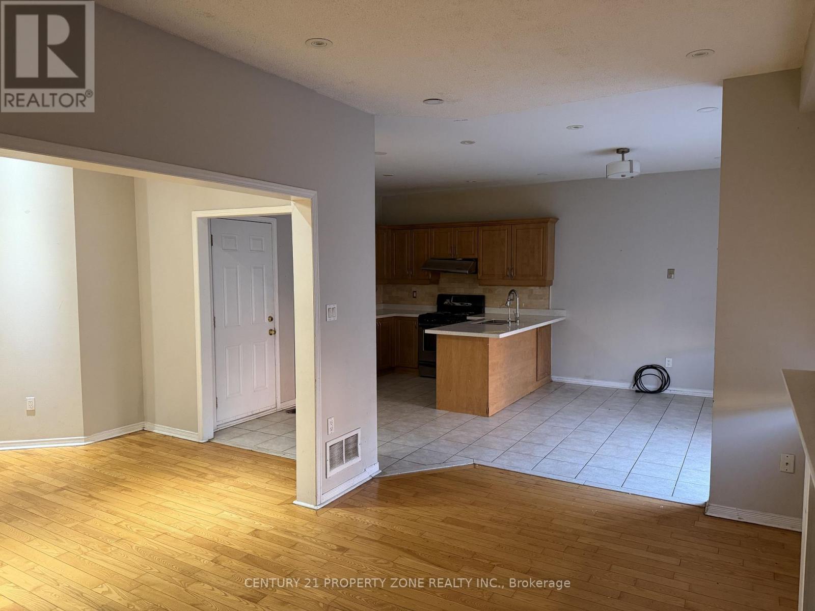 77 Maddybeth Crescent, Brampton, Ontario  L6Y 5R6 - Photo 4 - W13025978