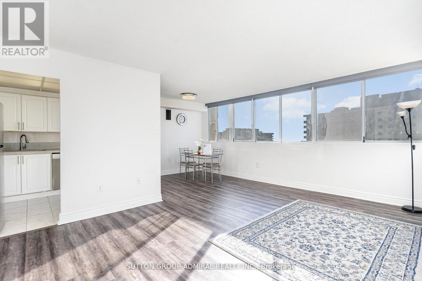 1611 - 3590 Kaneff Crescent, Mississauga, Ontario  L5A 3X3 - Photo 3 - W13025980