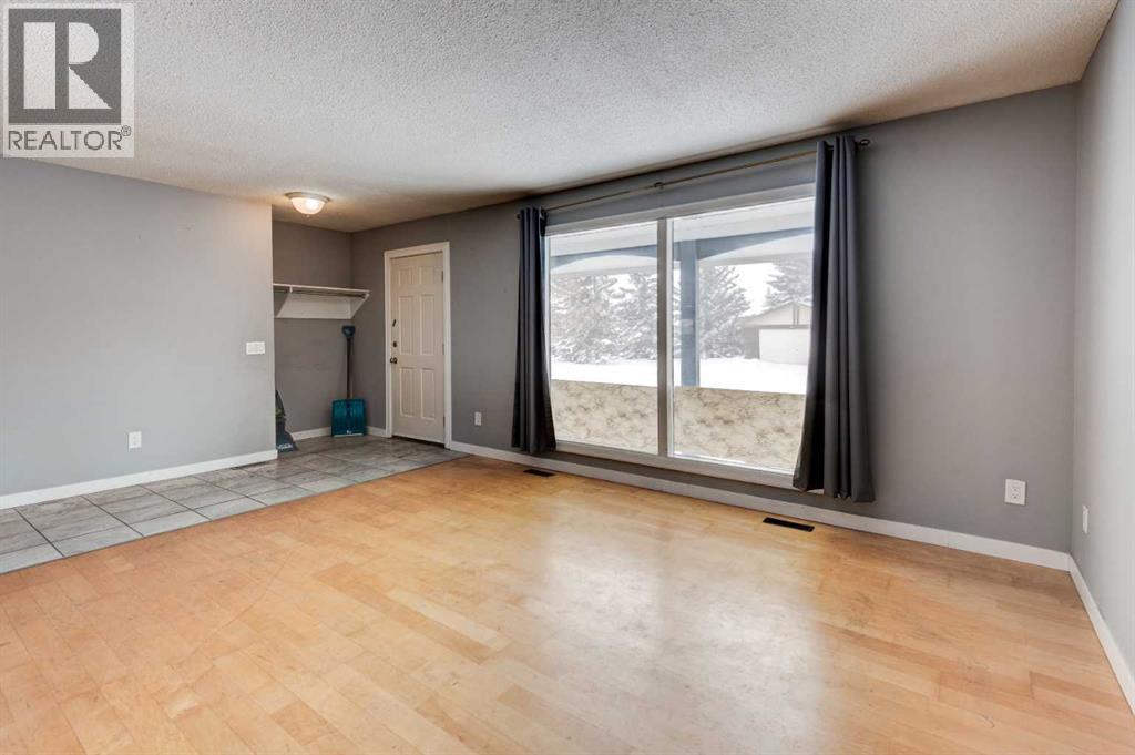 1071 Maitland Drive NE, Calgary, Alberta  T2A 5K1 - Photo 3 - A2301895