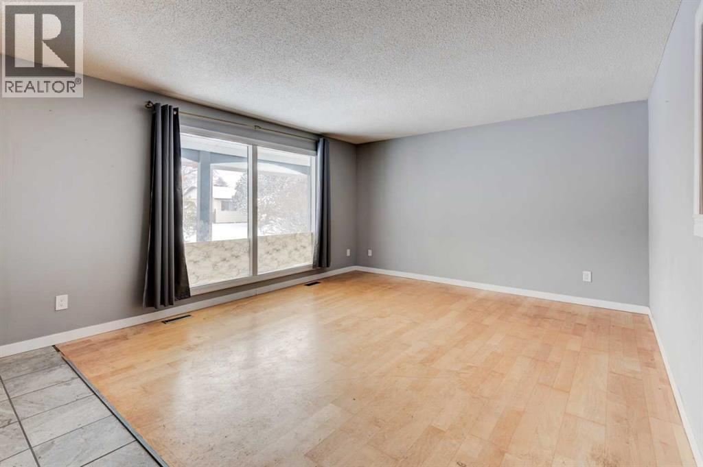 1071 Maitland Drive NE, Calgary, Alberta  T2A 5K1 - Photo 4 - A2301895