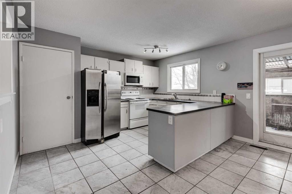 1071 Maitland Drive NE, Calgary, Alberta  T2A 5K1 - Photo 5 - A2301895