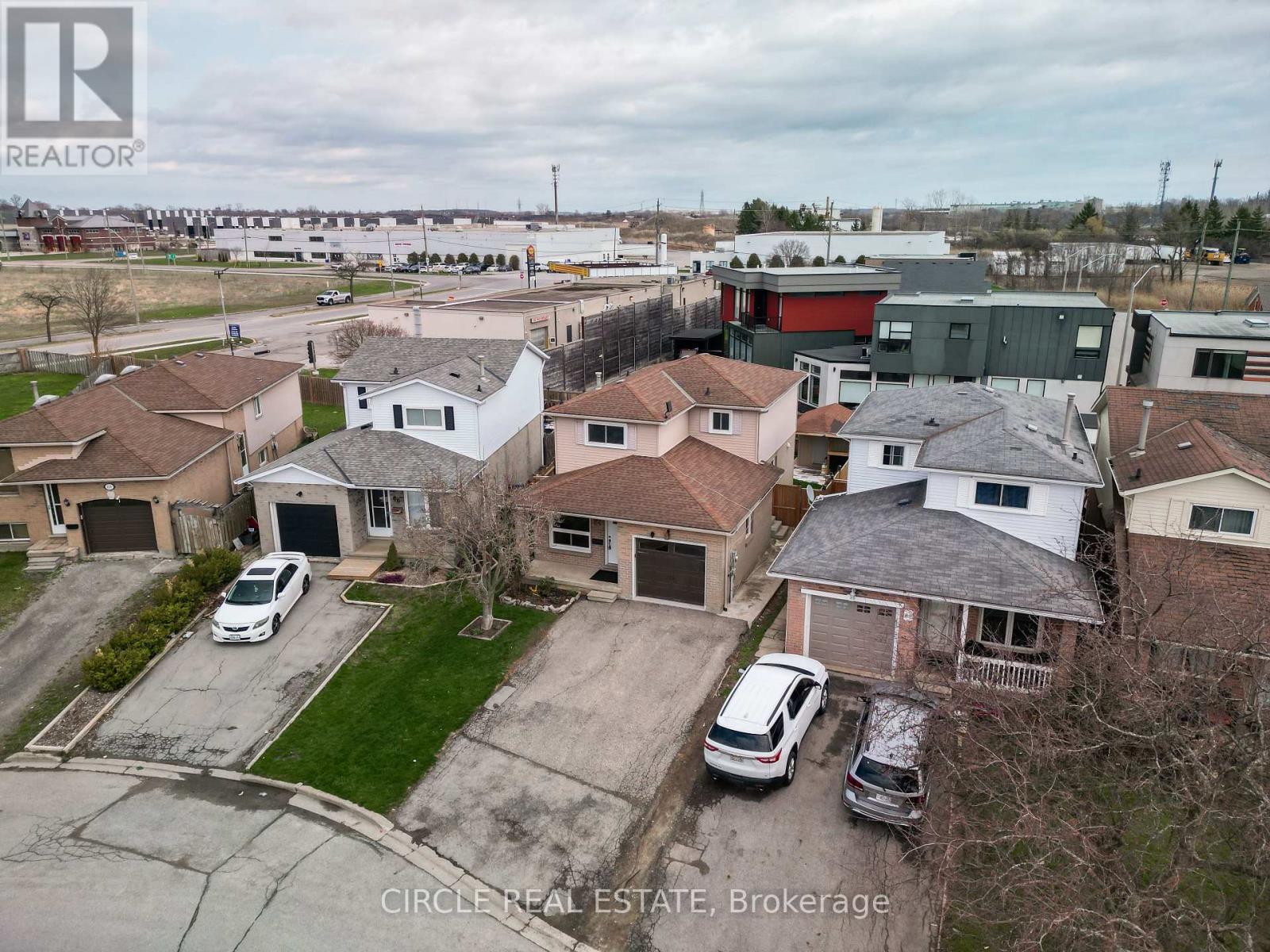 64 Lampman Crescent, Thorold, Ontario  L2V 4K7 - Photo 2 - X13025896