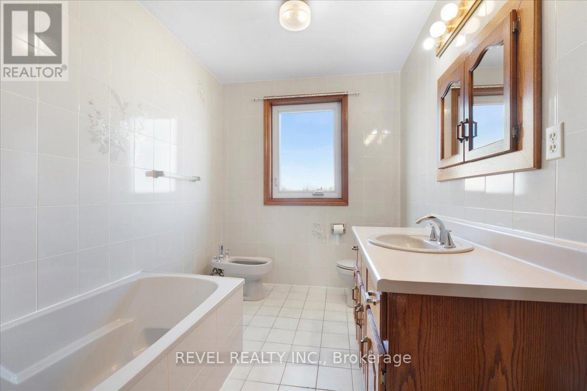 18 Marcel Place, Hamilton, Ontario  L9B 1W3 - Photo 24 - X13025994