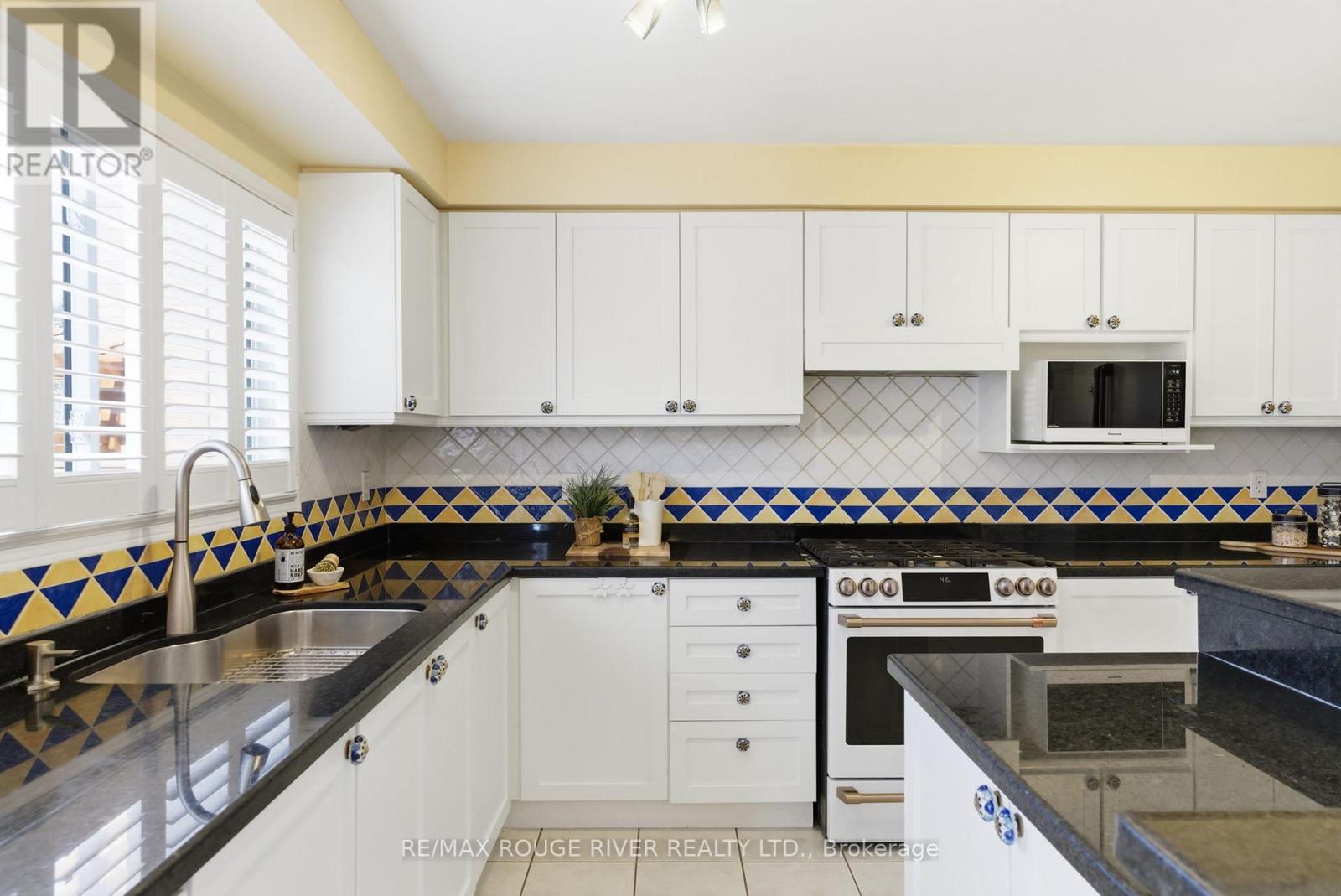 20 Twin Streams Road, Whitby (Williamsburg), Ontario  L1P 1N9 - Photo 12 - E13026142