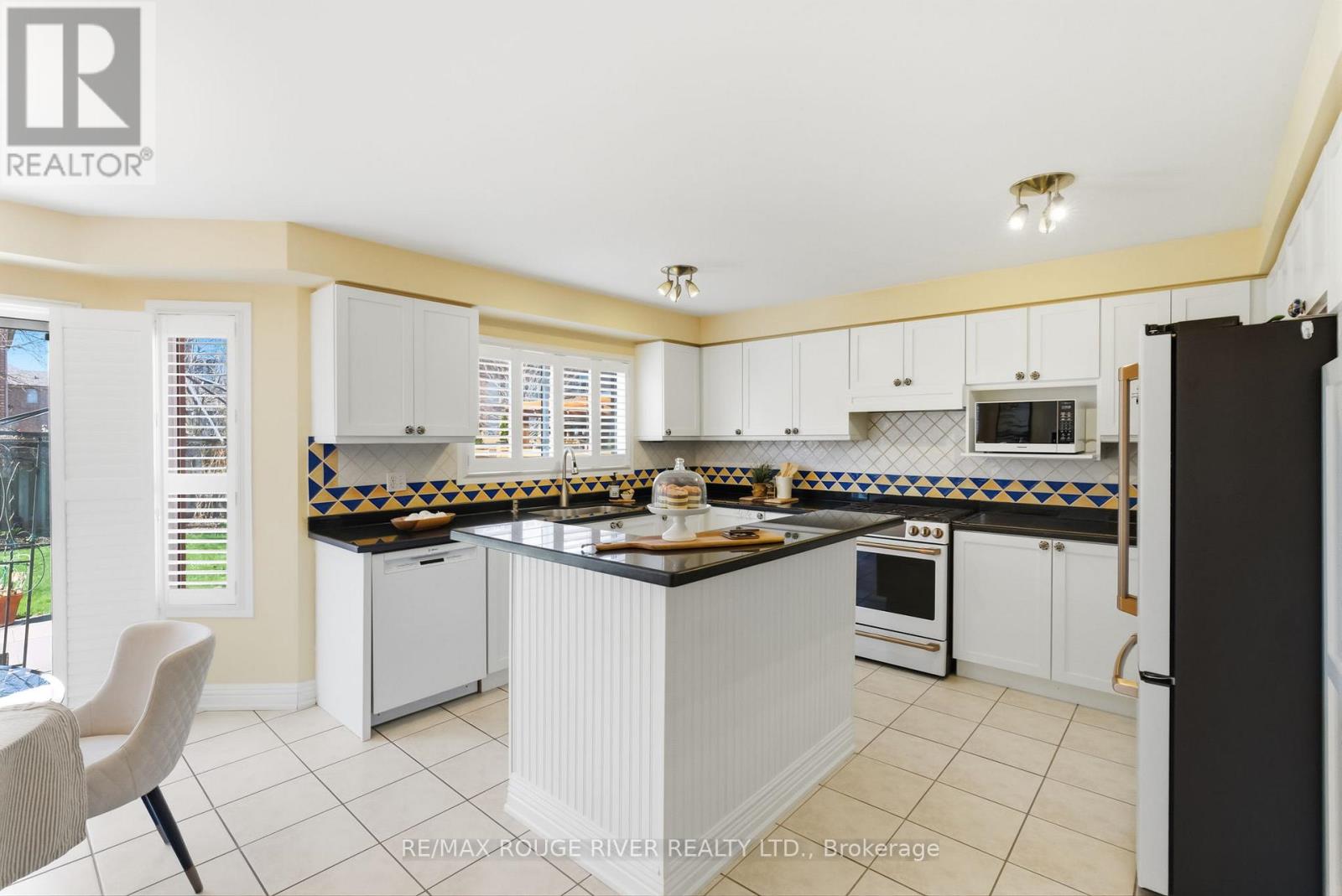 20 Twin Streams Road, Whitby (Williamsburg), Ontario  L1P 1N9 - Photo 9 - E13026142