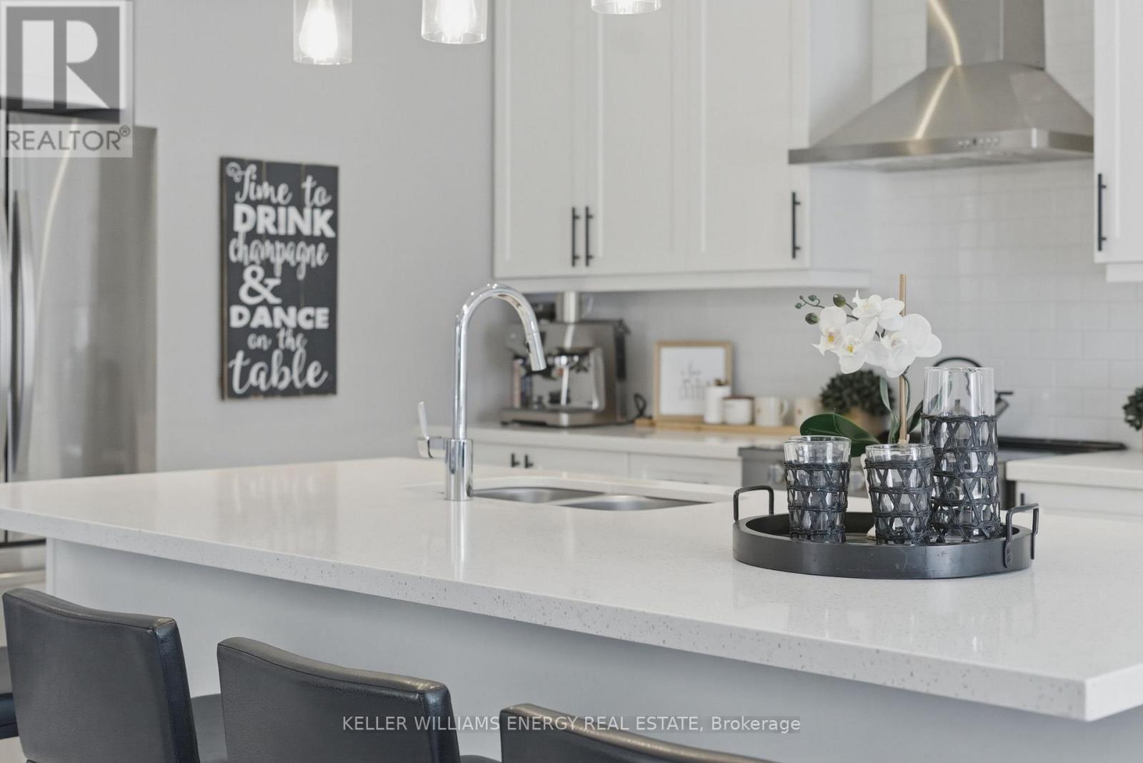 95 Dorian Drive, Whitby, Ontario  L1P 0C8 - Photo 5 - E13026176