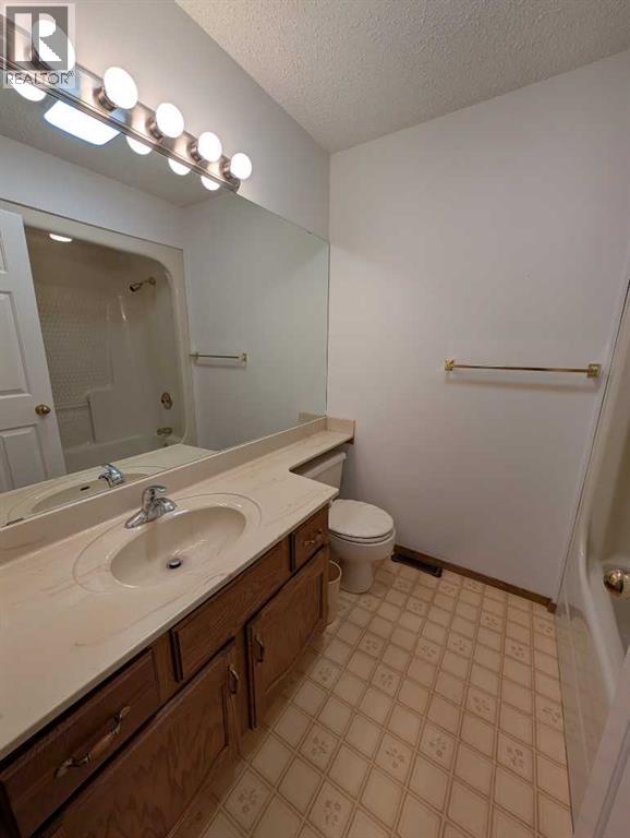 33 Rideau Close SE, Medicine Hat, Alberta  T1B 3X9 - Photo 26 - A2303499