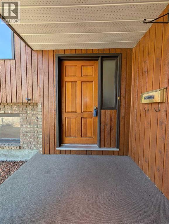 33 Rideau Close SE, Medicine Hat, Alberta  T1B 3X9 - Photo 4 - A2303499