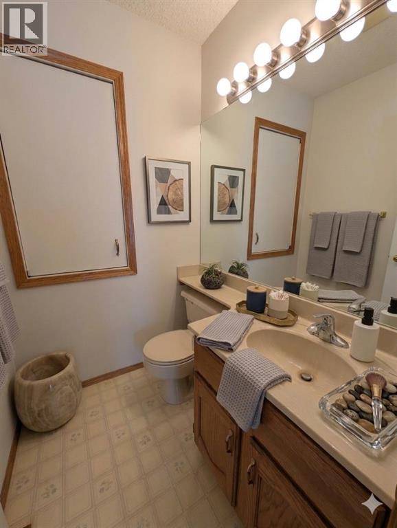 33 Rideau Close SE, Medicine Hat, Alberta  T1B 3X9 - Photo 20 - A2303499