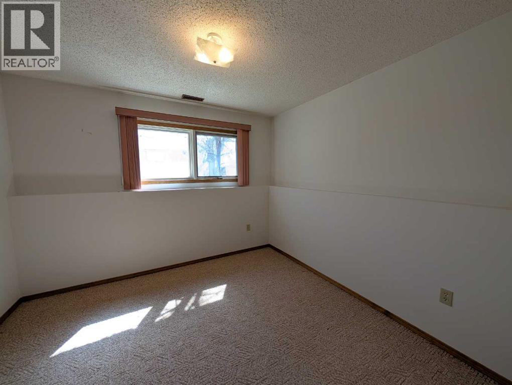 33 Rideau Close SE, Medicine Hat, Alberta  T1B 3X9 - Photo 35 - A2303499