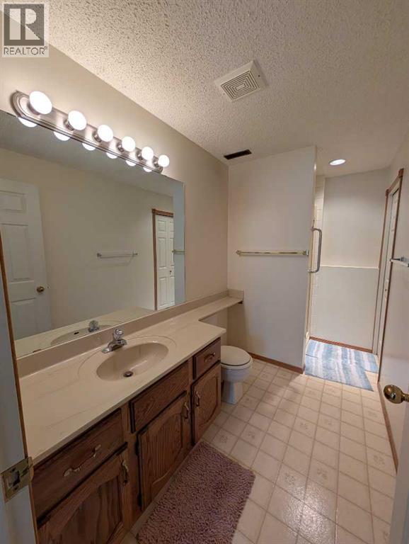 33 Rideau Close SE, Medicine Hat, Alberta  T1B 3X9 - Photo 37 - A2303499