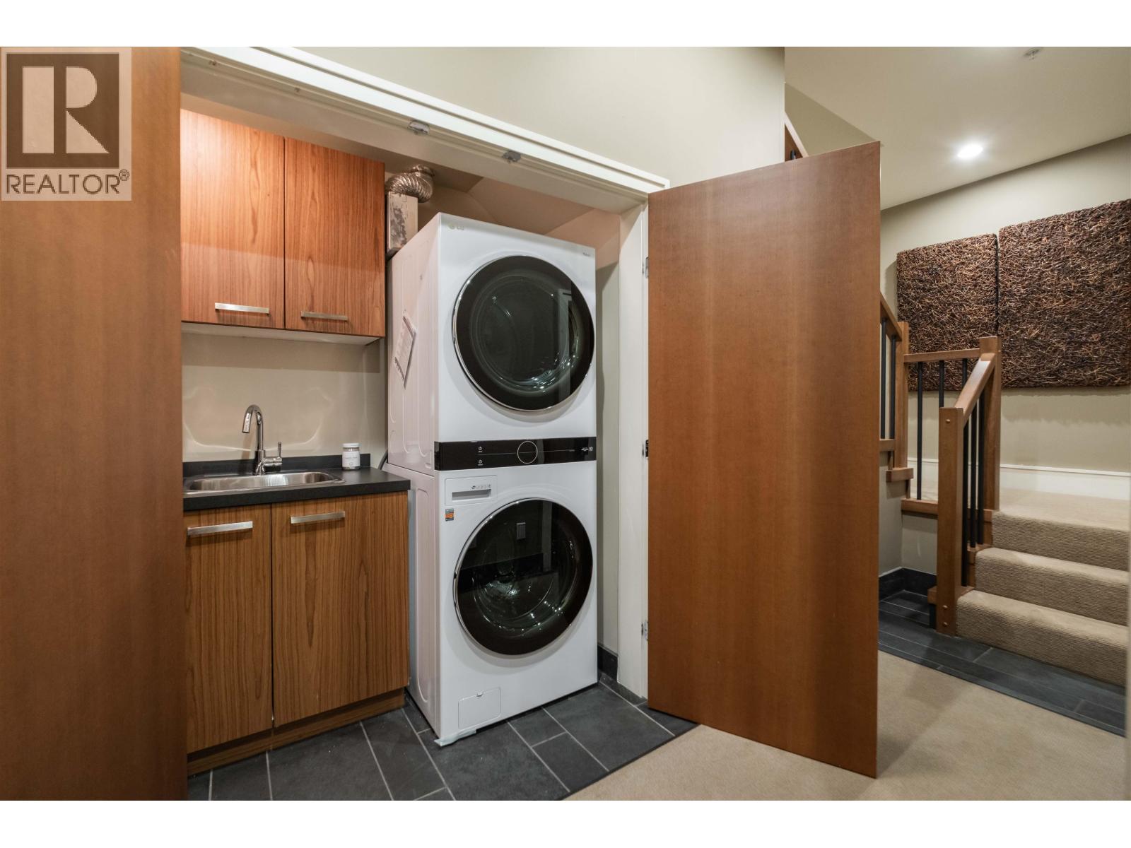 37 7124 Nancy Greene Drive, Whistler, British Columbia  V8E 0W9 - Photo 31 - R3113124