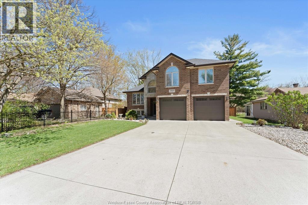 1960 Randolph, Windsor, Ontario  N9B 2W5 - Photo 3 - 26008774