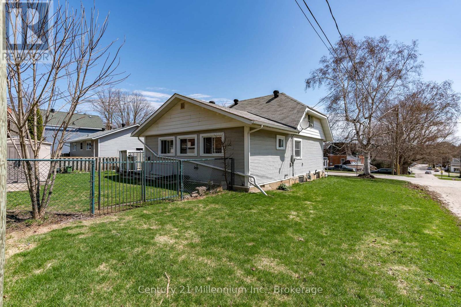 1712 5th Avenue W, Owen Sound, Ontario  N4K 5B8 - Photo 3 - X12897294