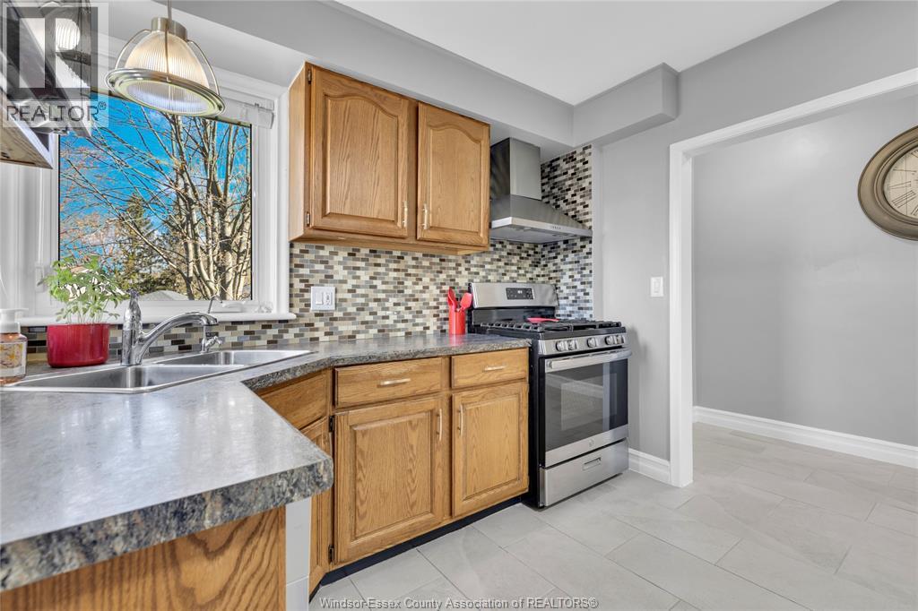 42 Grace, Leamington, Ontario  N8H 1K9 - Photo 12 - 26008809