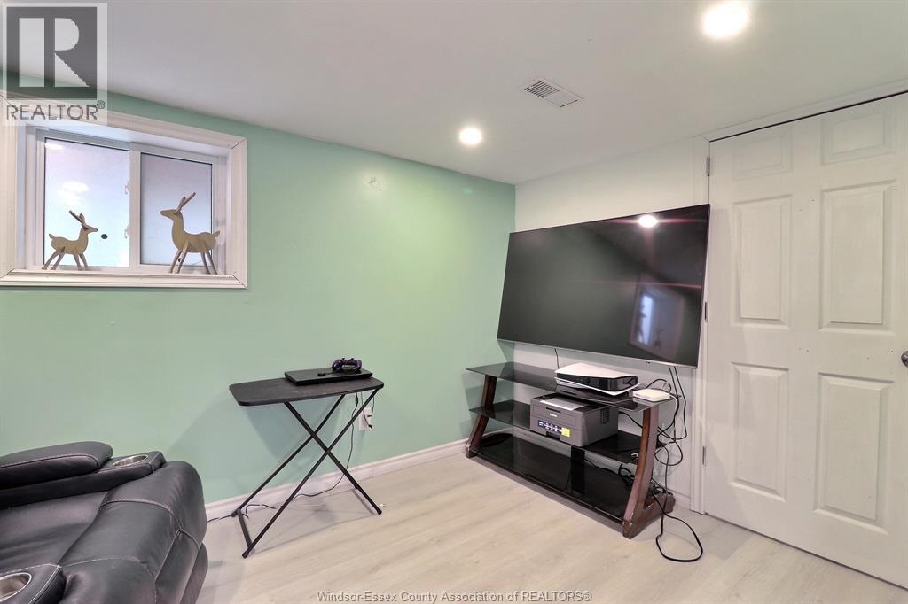 883 Pillette, Windsor, Ontario  N8Y 3B4 - Photo 30 - 26008803