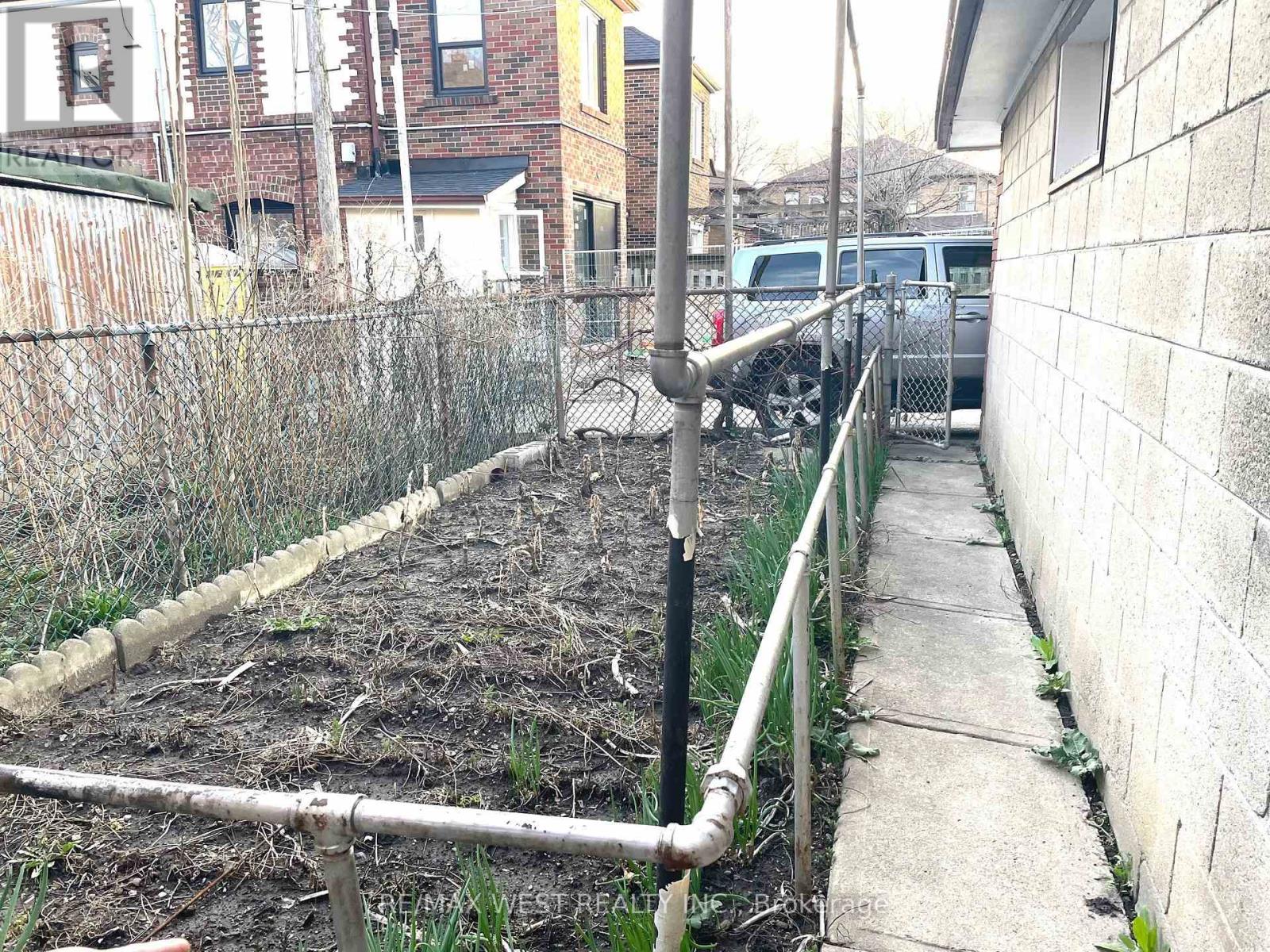 364 Roxton Road, Toronto, Ontario  M6G 3R2 - Photo 25 - C13010176