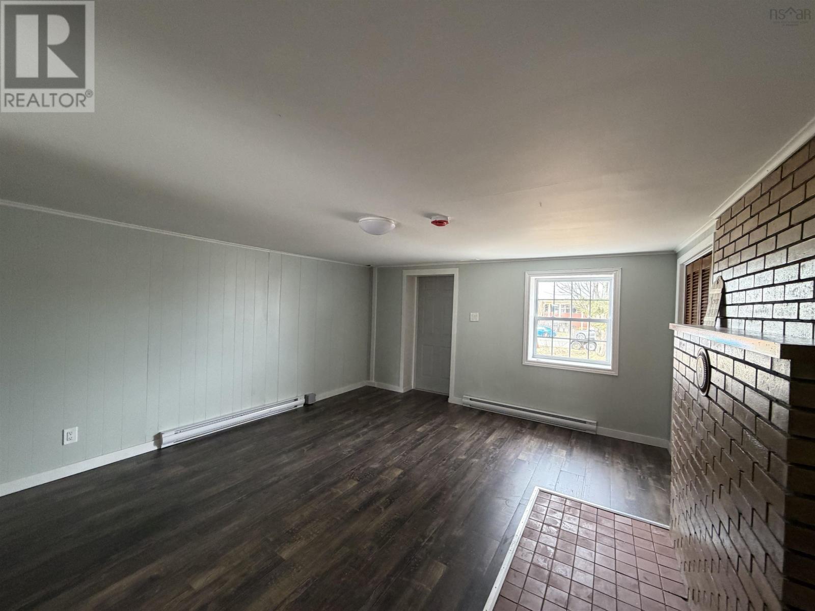 587 Main Street, Sydney Mines, Nova Scotia  B1V 2K9 - Photo 5 - 202608140