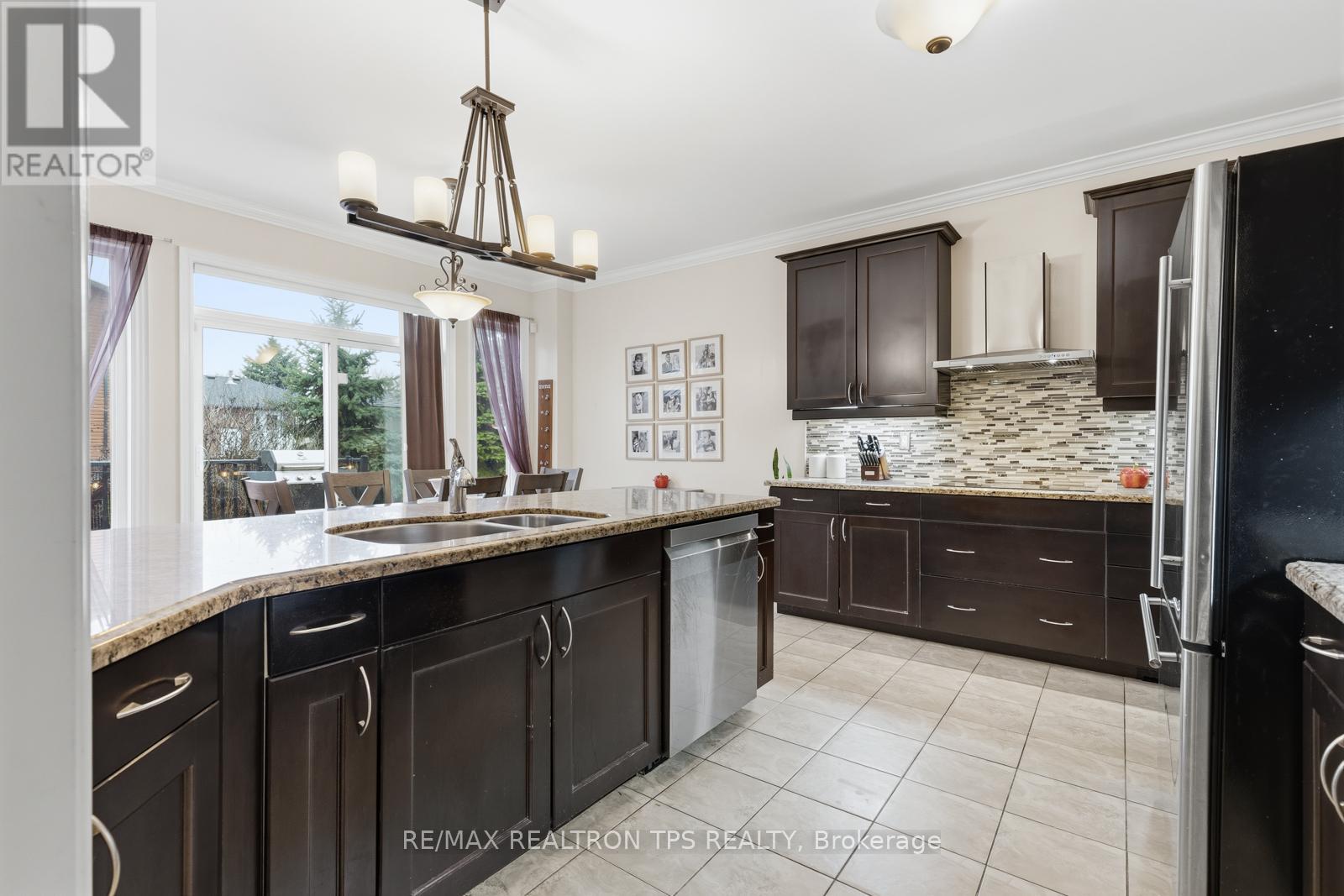 555 Kingsfield Loop, Oshawa, Ontario  L1K 0H8 - Photo 12 - E13025606