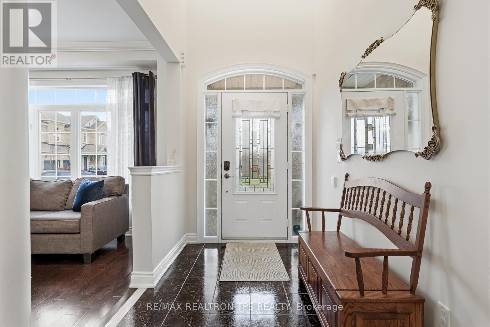 555 Kingsfield Loop, Oshawa, Ontario  L1K 0H8 - Photo 4 - E13025606