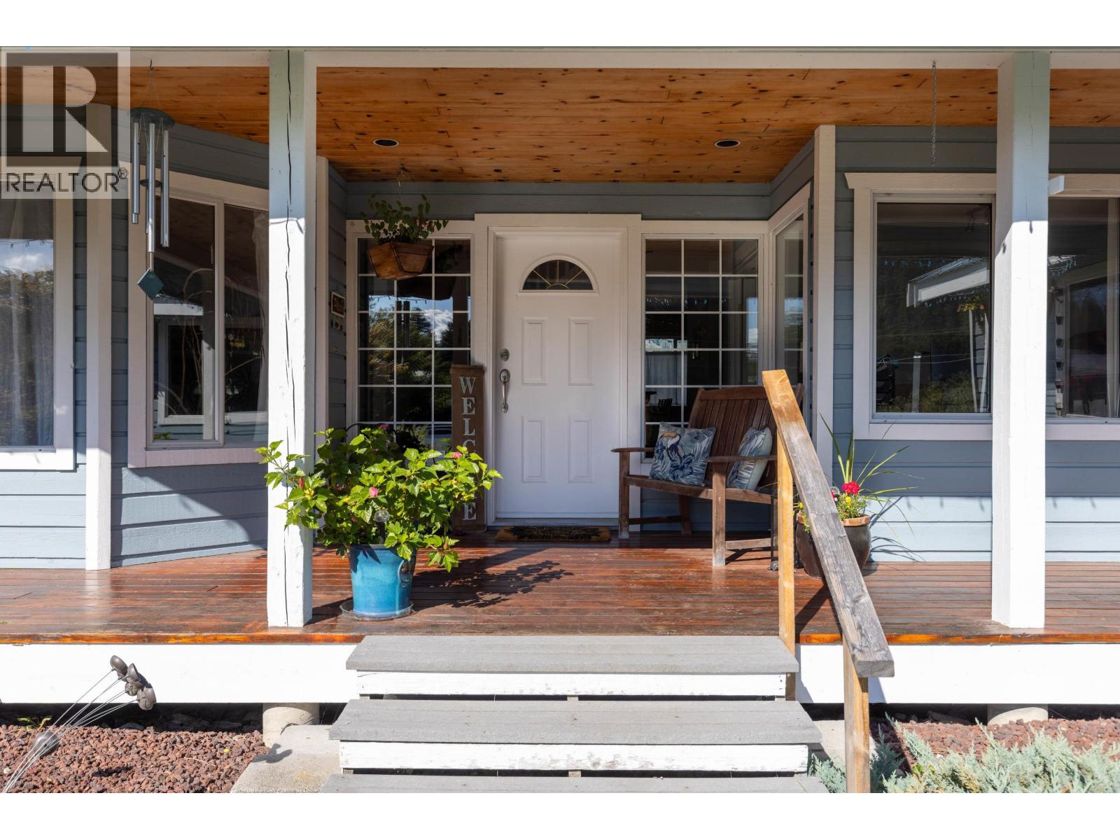 7569 Oberson Road, Pemberton, British Columbia  V0N 2L0 - Photo 4 - R3113125