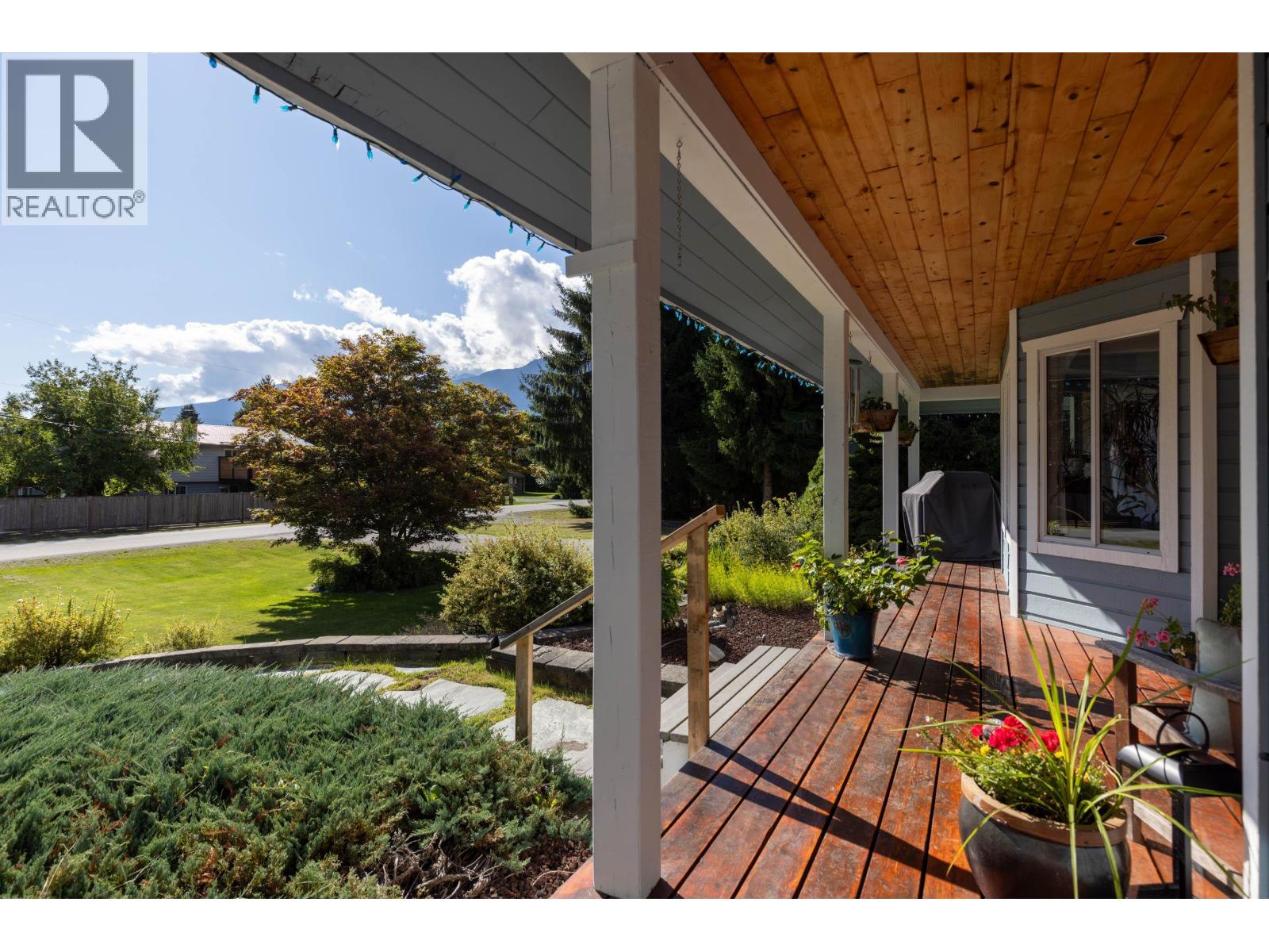 7569 Oberson Road, Pemberton, British Columbia  V0N 2L0 - Photo 34 - R3113125