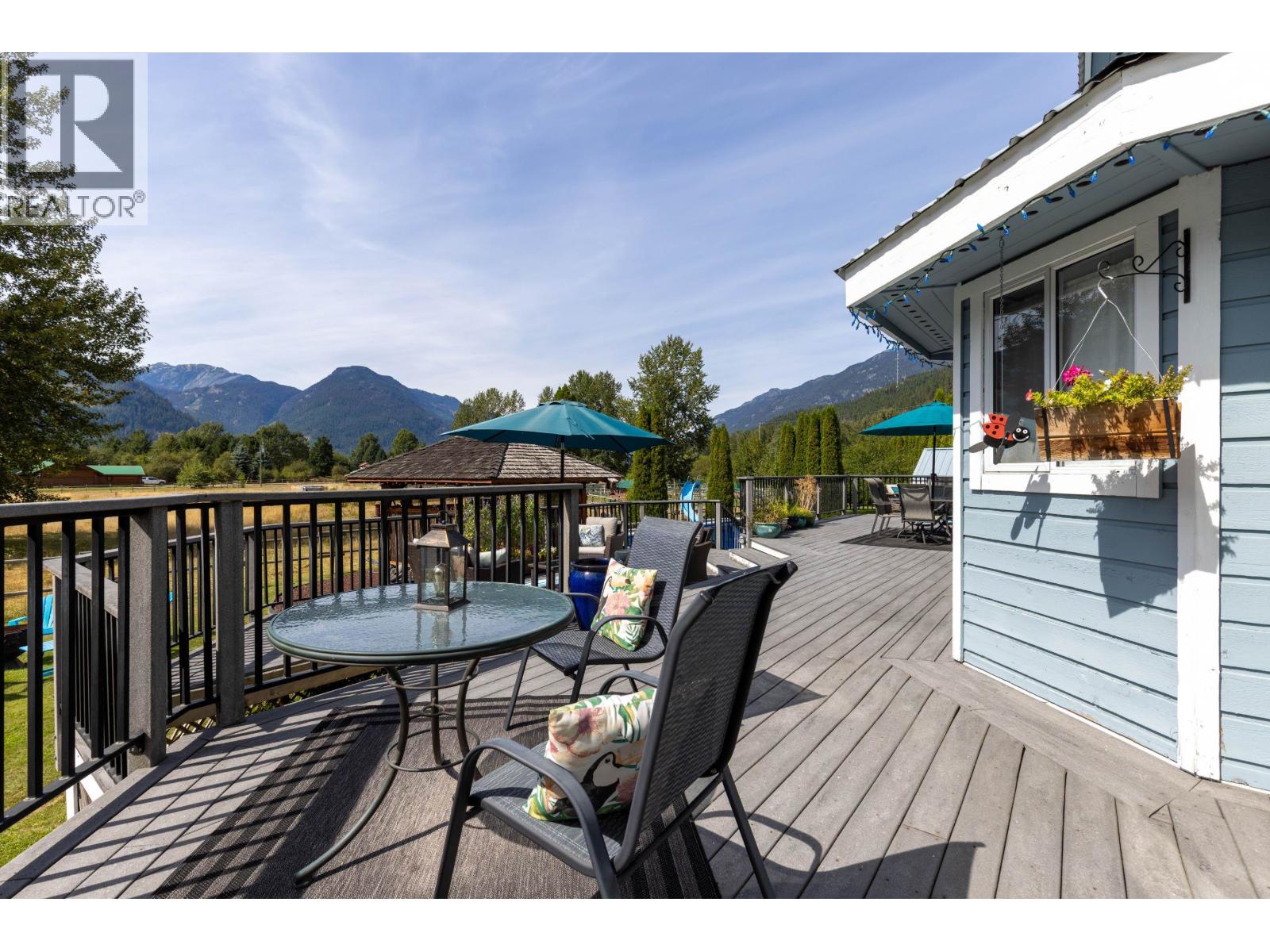 7569 Oberson Road, Pemberton, British Columbia  V0N 2L0 - Photo 16 - R3113125