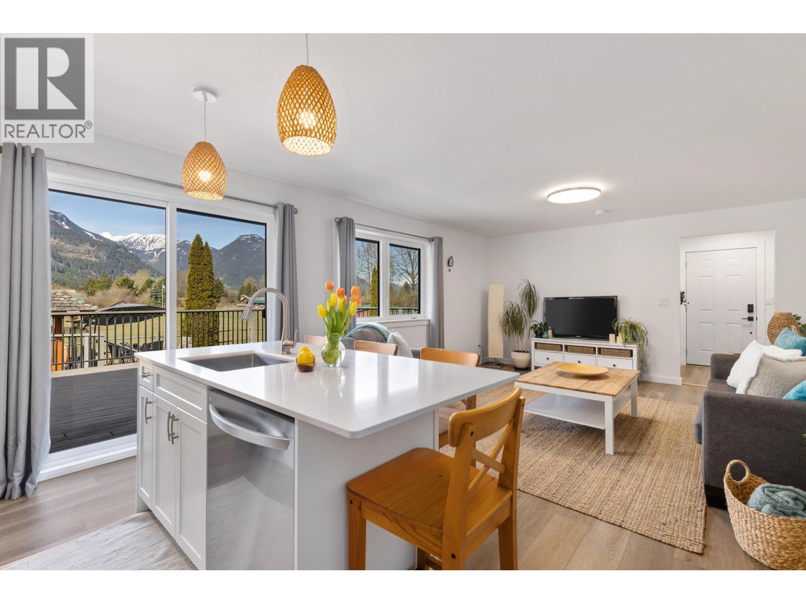 7569 Oberson Road, Pemberton, British Columbia  V0N 2L0 - Photo 37 - R3113125