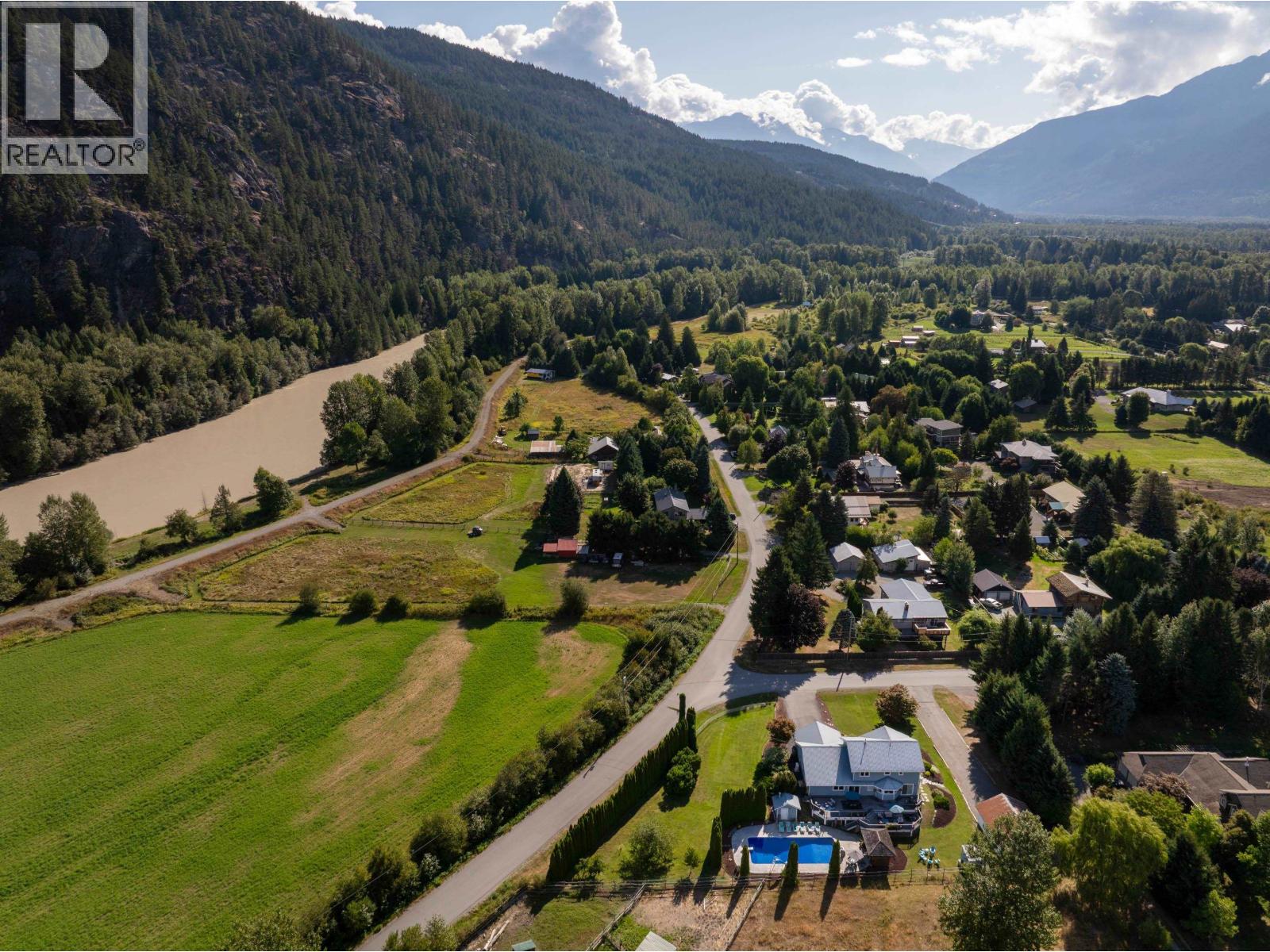 7569 Oberson Road, Pemberton, British Columbia  V0N 2L0 - Photo 40 - R3113125