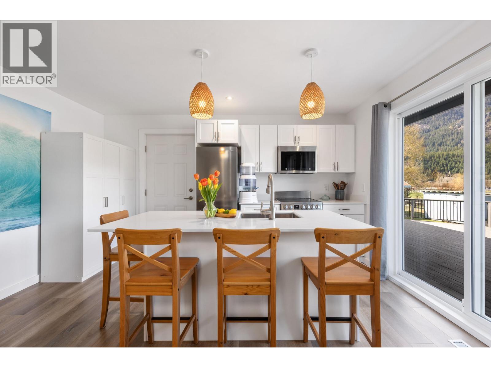 7569 Oberson Road, Pemberton, British Columbia  V0N 2L0 - Photo 36 - R3113125