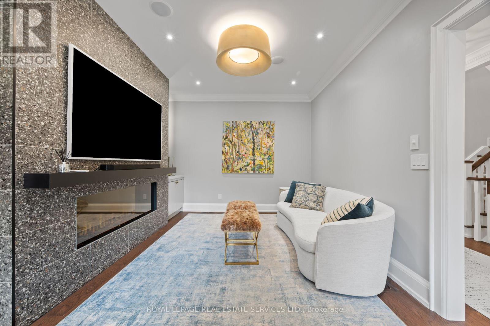 132 Strath Avenue, Toronto, Ontario  M8X 1R5 - Photo 4 - W12911550