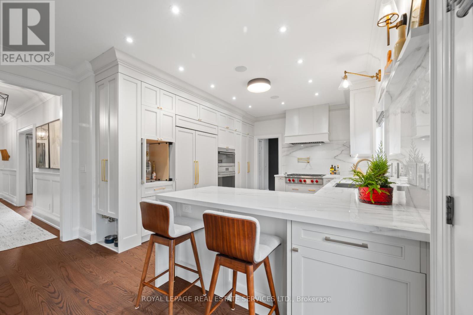 132 Strath Avenue, Toronto, Ontario  M8X 1R5 - Photo 11 - W12911550