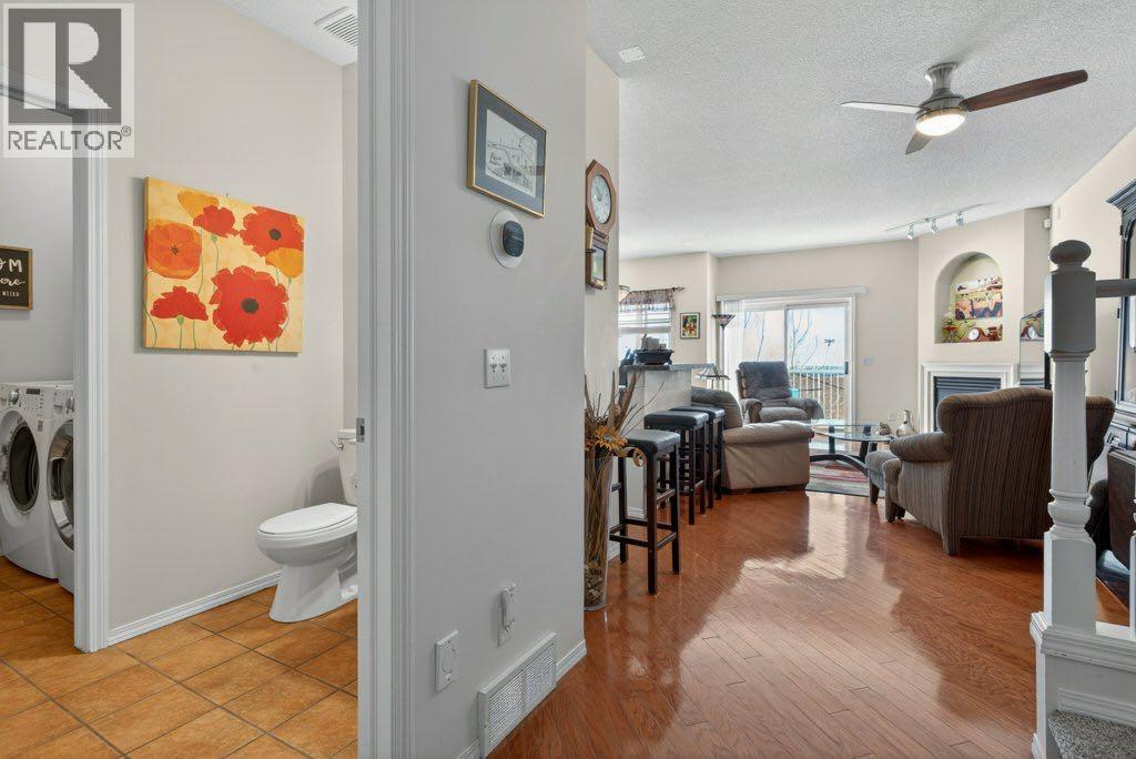 92 Hamptons Link Nw, Calgary, Alberta  T3A 5V9 - Photo 4 - A2300604