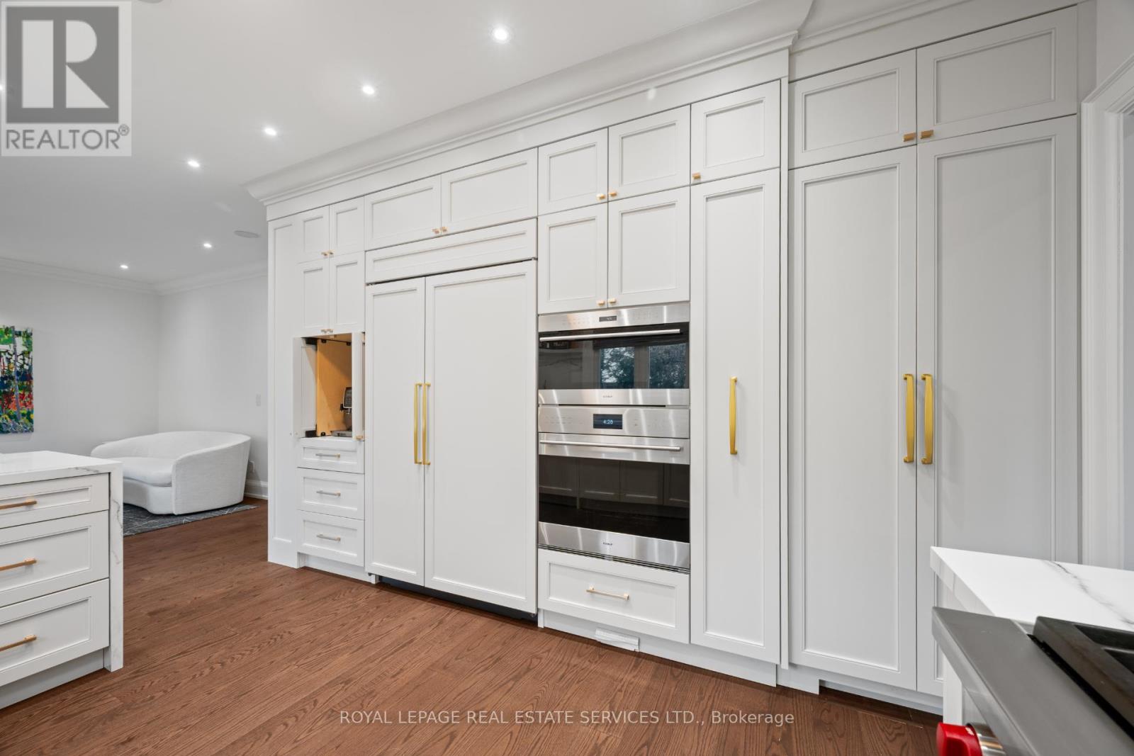 132 Strath Avenue, Toronto, Ontario  M8X 1R5 - Photo 10 - W12911550