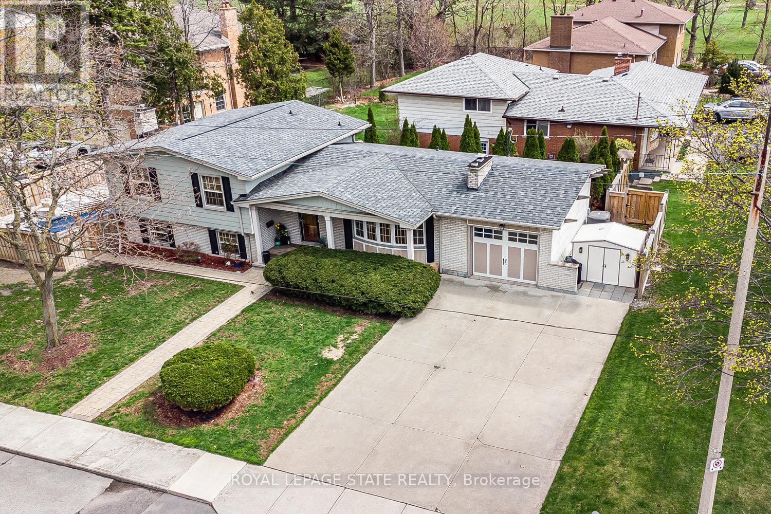 92 AUCHMAR ROAD, Hamilton, Ontario