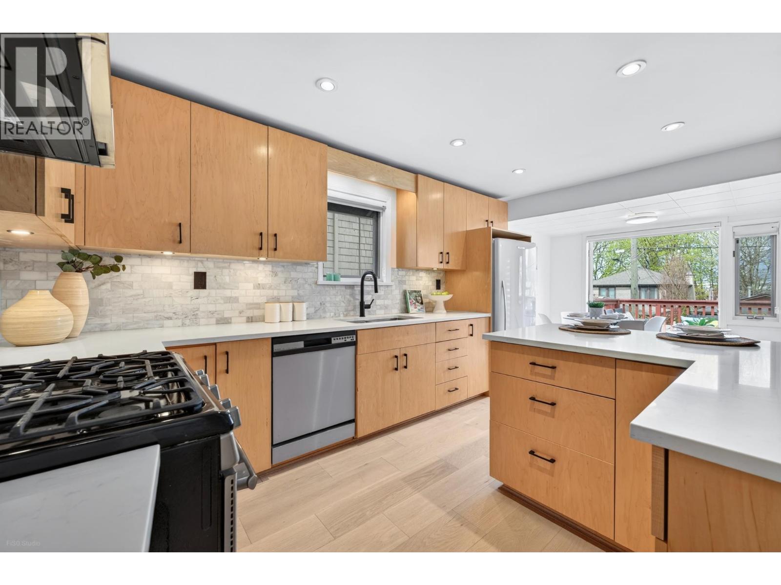 4377 W 12th Avenue, Vancouver, British Columbia  V6R 2P9 - Photo 11 - R3111999