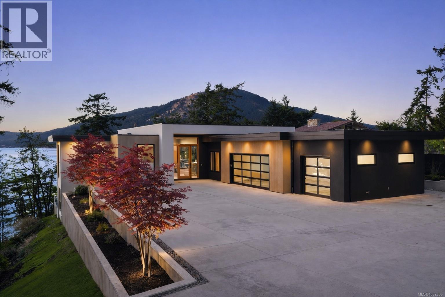 418 Lands End Rd, North Saanich, British Columbia