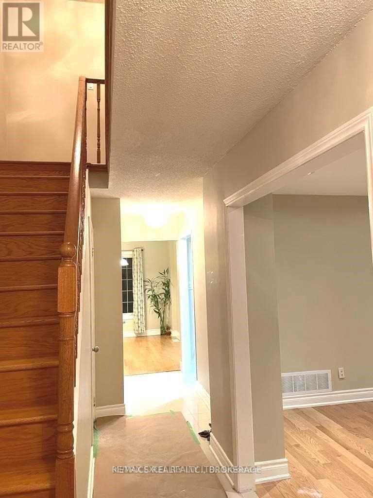 Upper - 102 Galbraith Crescent, Markham, Ontario  L3S 1J3 - Photo 2 - N13026008