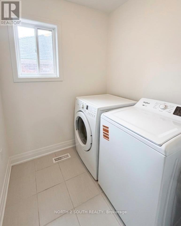 Upper - 2271 Whitewood Crescent, Innisfil, Ontario  L9S 2B1 - Photo 13 - N13026062