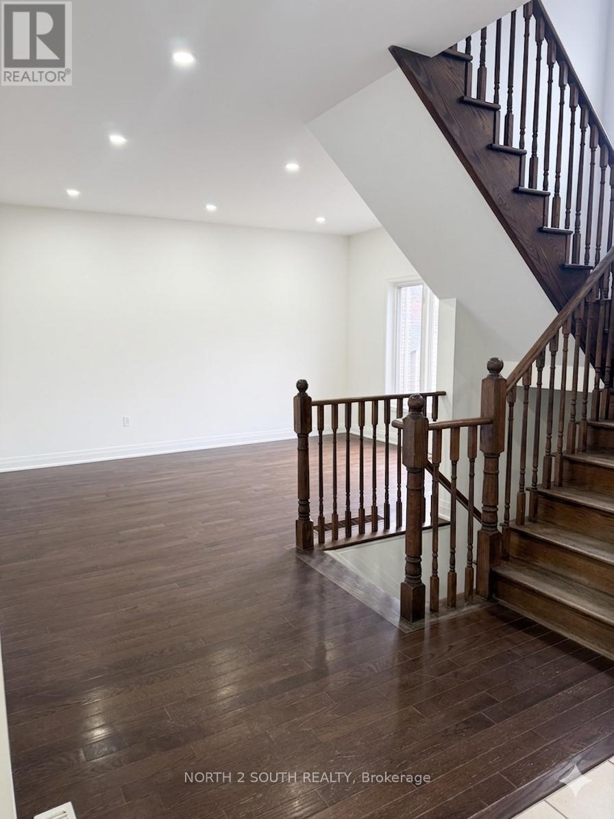 Upper - 2271 Whitewood Crescent, Innisfil, Ontario  L9S 2B1 - Photo 3 - N13026062