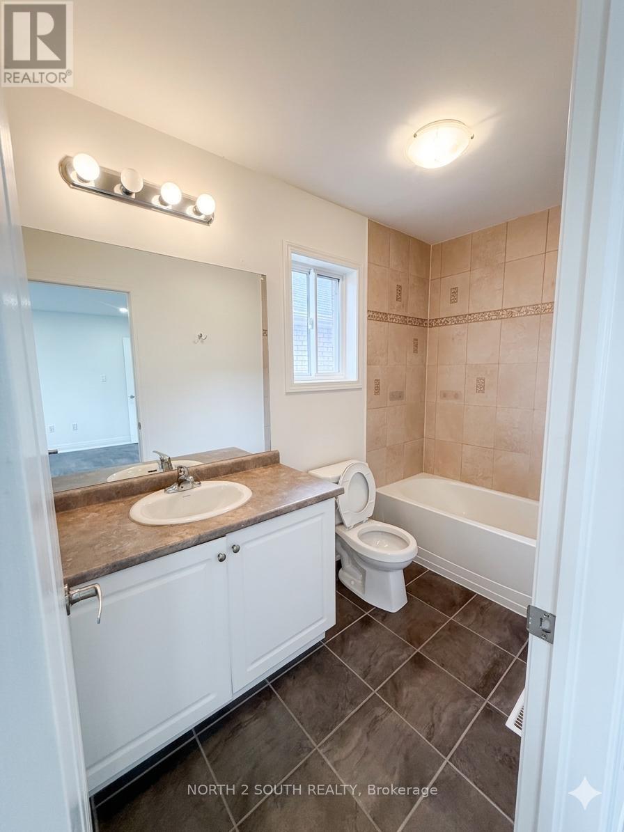 Upper - 2271 Whitewood Crescent, Innisfil, Ontario  L9S 2B1 - Photo 8 - N13026062