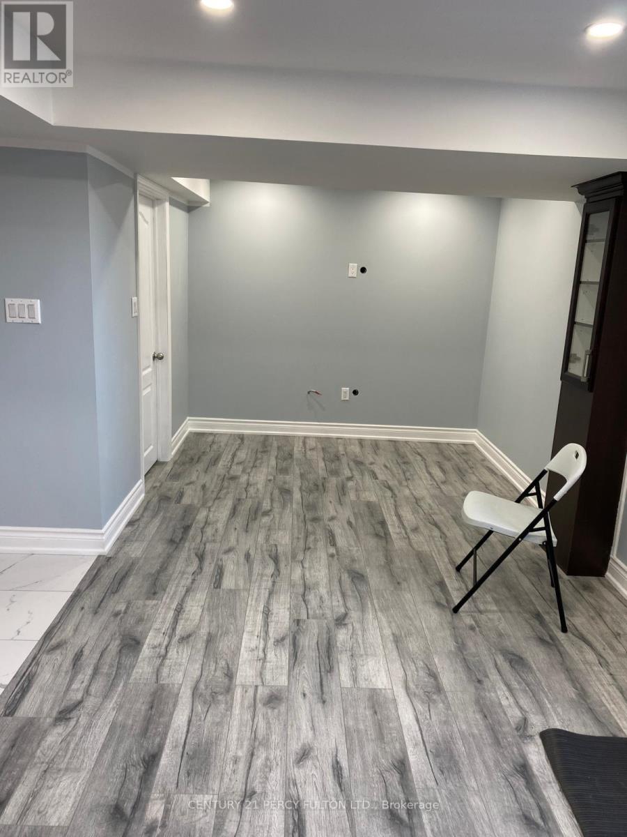 300 Miller Park Avenue, Bradford West Gwillimbury, Ontario  L3Z 0A7 - Photo 2 - N13026066