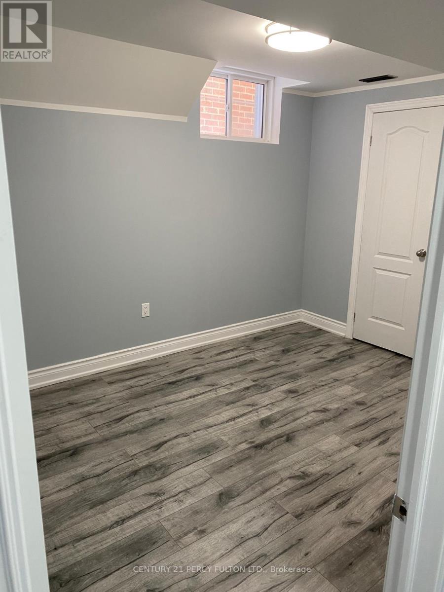 300 Miller Park Avenue, Bradford West Gwillimbury, Ontario  L3Z 0A7 - Photo 4 - N13026066