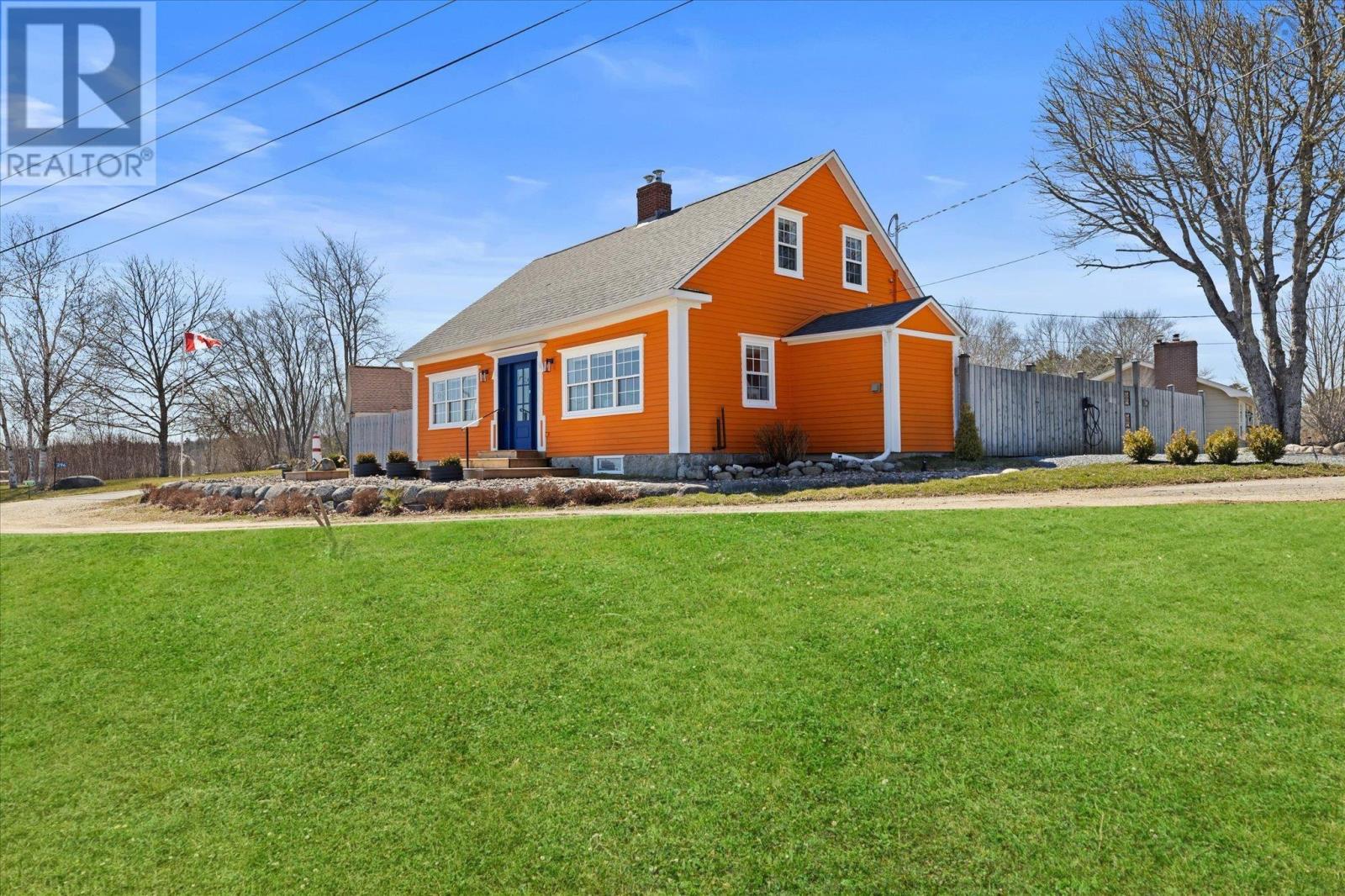 286 Silver Point Road, Mahone Bay, Nova Scotia  B0J 3E0 - Photo 2 - 202608138