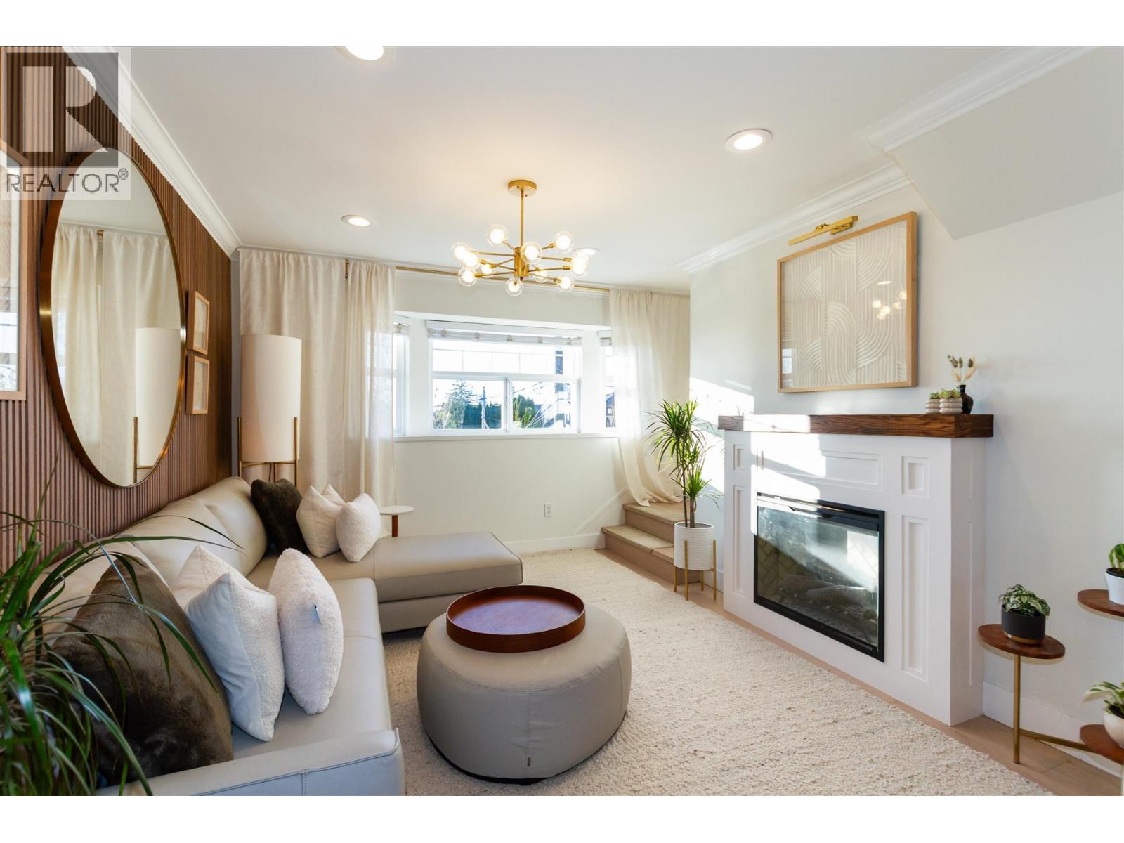 6450 St. George Street, Vancouver, British Columbia  V5W 2Y6 - Photo 2 - R3103051