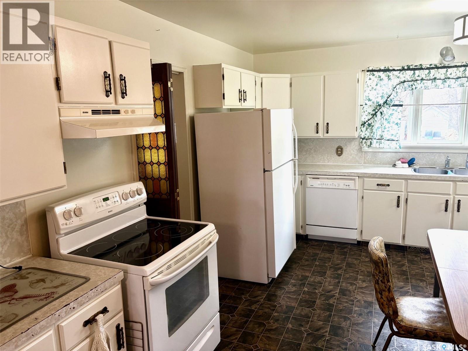 807 Elsinore Street, Whitewood, Saskatchewan  S0G 5C0 - Photo 8 - SK033542